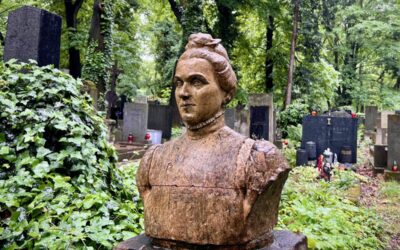 Vycházky v březnu 2026: za ženami na Olšany, za přírodou do Ďáblic